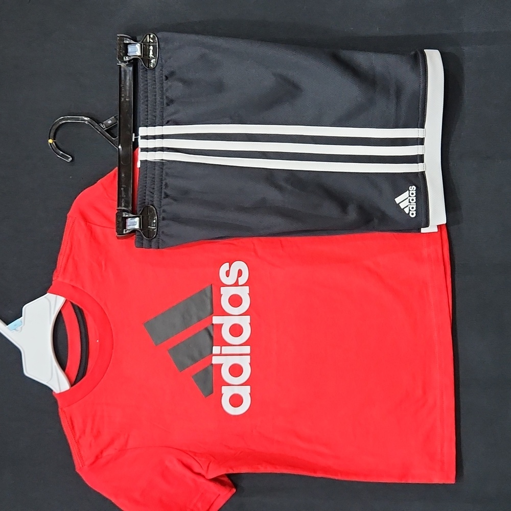 🆕️ Adidas Tee - Picture 5 of 5